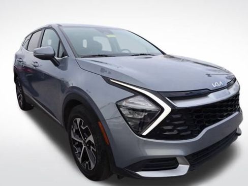 Used 2023 Kia Sportage EX image 3