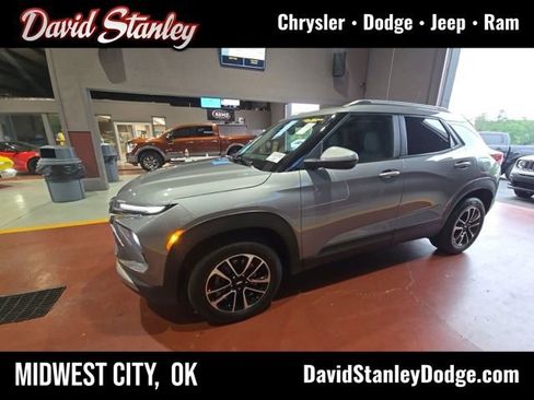 Used 2024 Chevrolet TrailBlazer LT w/ Convenience Package AWD/4WD image 1