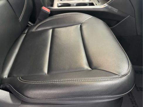 Used 2022 Ford Explorer XLT w/ Equipment Group 202A AWD/4WD image 39