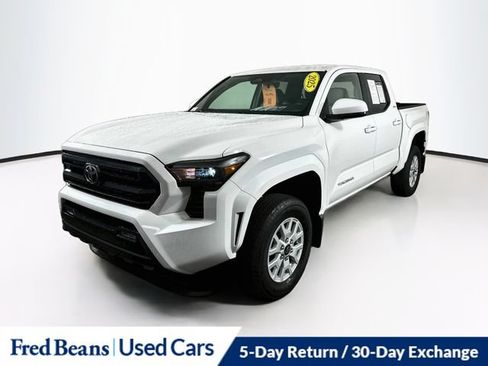 Used 2025 Toyota Tacoma SR5 AWD/4WD image 3