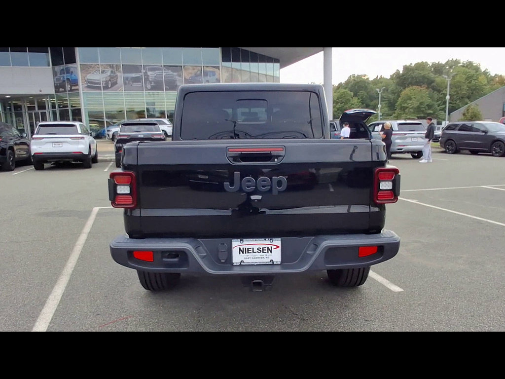 Used 2023 Jeep Gladiator Overland AWD/4WD image 7