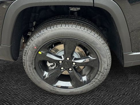 New 2025 Jeep Grand Cherokee L Limited w/ Black Appearance Package image 12