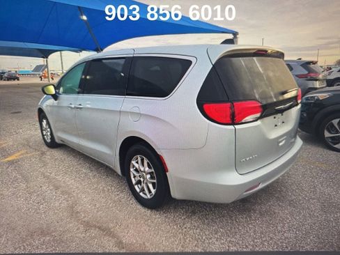 Used 2024 Chrysler Voyager LX image 3