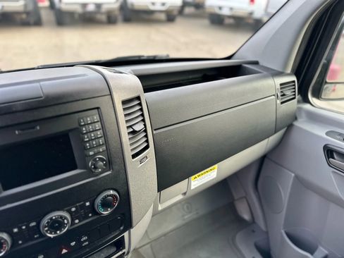Used 2014 Mercedes-Benz Sprinter 2500 image 31