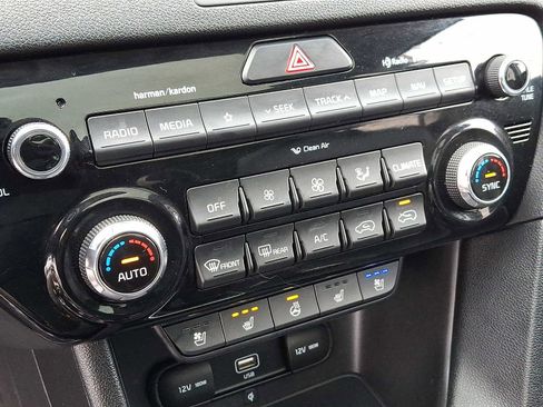 Used 2020 Kia Sportage EX w/ Option Group 15 image 17