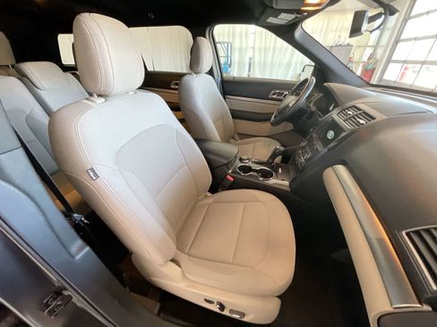 Used 2018 Ford Explorer XLT w/ Equipment Group 201A AWD/4WD image 25
