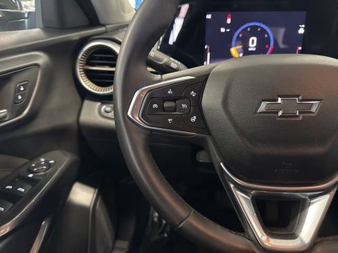 Used 2025 Chevrolet Trax ACTIV FWD image 5