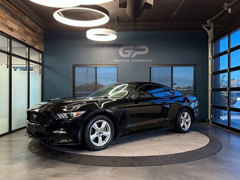 Used 2017 Ford Mustang Coupe image 7