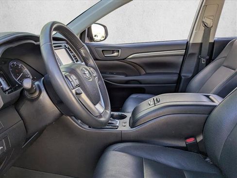 Used 2019 Toyota Highlander Limited image 17