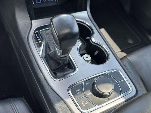 Used 2021 Jeep Grand Cherokee Limited AWD/4WD image 30