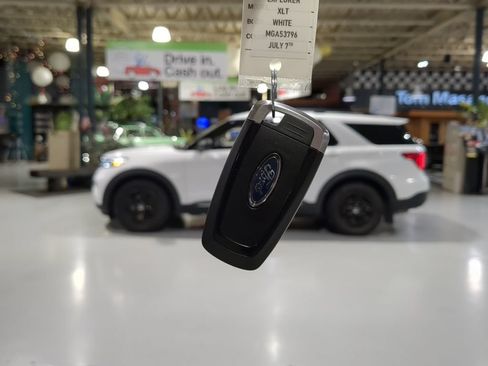 Used 2021 Ford Explorer XLT AWD/4WD image 4