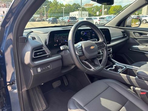 Used 2026 Chevrolet Traverse LT AWD/4WD image 11