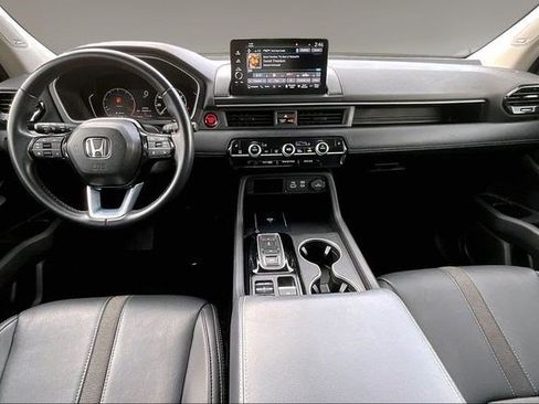 Certified 2025 Honda Pilot Touring image 7