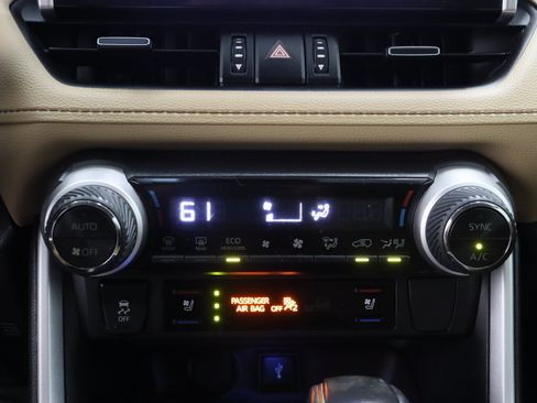 Used 2022 Toyota RAV4 Limited AWD/4WD image 20