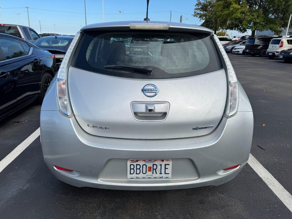 Used 2014 Nissan Leaf SV w/ Premium Package FWD image 4