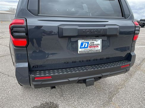 Used 2025 Toyota 4Runner TRD Off-Road image 12