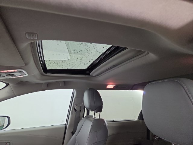 Used 2024 Toyota Sienna XLE FWD image 31