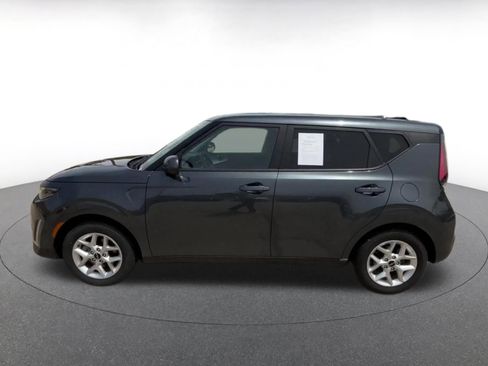 Used 2025 Kia Soul LX w/ LX Technology Package FWD image 9