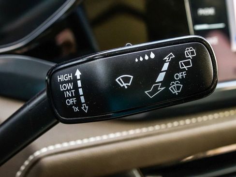 Used 2024 Volkswagen Taos SEL image 29