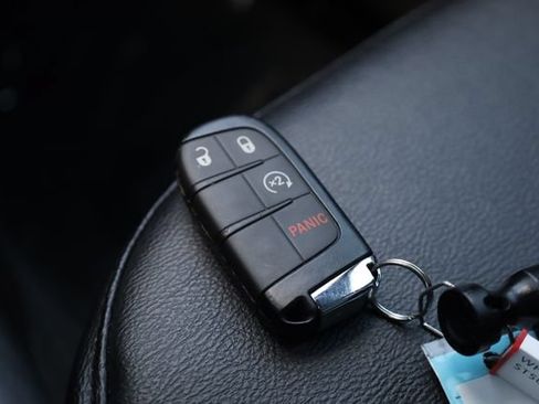 Used 2025 Jeep Compass Limited AWD/4WD image 29