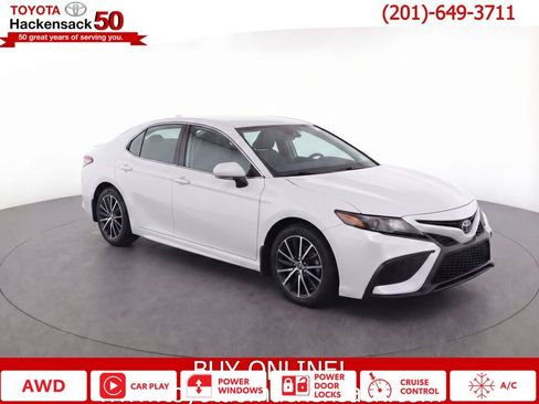 Used 2023 Toyota Camry SE image 1