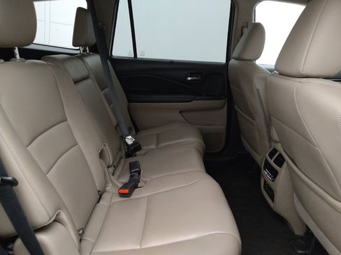 Used 2018 Honda Pilot Touring image 19