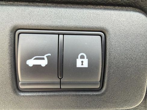 Used 2025 Nissan Rogue SL w/ SL Premium Package image 12