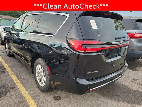 Used 2024 Chrysler Pacifica Touring-L FWD image 4