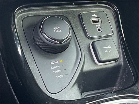 Used 2018 Jeep Compass Limited w/ Navigation Group image 21