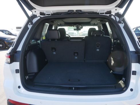 New 2025 Jeep Grand Cherokee Limited w/ Luxury Tech Group II image 5