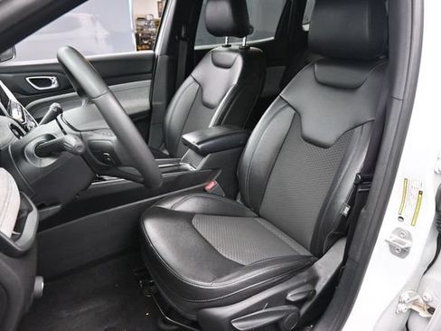 Used 2024 Jeep Compass Latitude AWD/4WD image 19