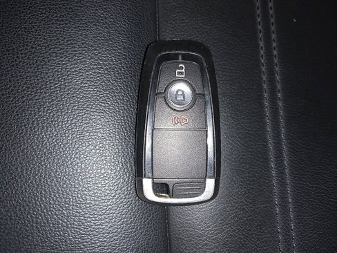 Used 2019 Ford EcoSport Titanium AWD/4WD image 32