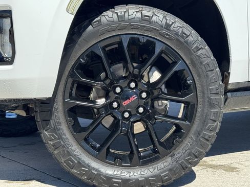 Used 2023 GMC Yukon AT4 w/ AT4 Premium Package image 17