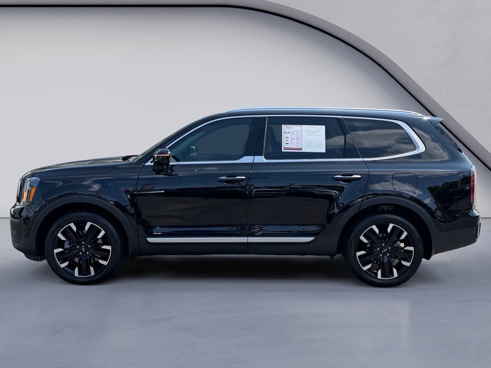 Used 2024 Kia Telluride SX w/ Towing Package FWD image 2