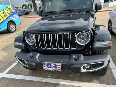 Used 2025 Jeep Wrangler Unlimited Sahara AWD/4WD image 14
