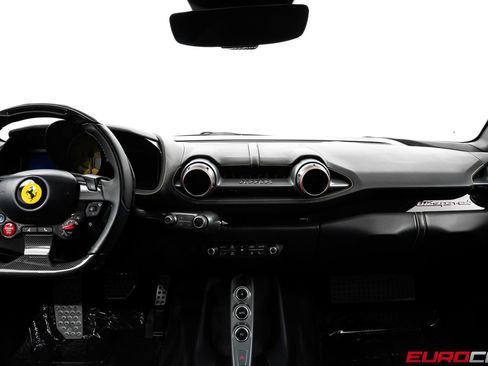 Used 2020 Ferrari 812 Superfast RWD image 28