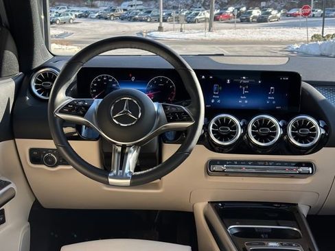 Used 2025 Mercedes-Benz GLA 250 4MATIC image 47