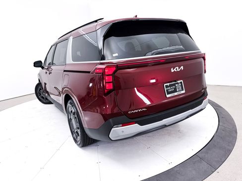Certified 2025 Kia Carnival EX FWD image 11