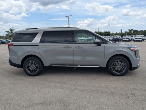 New 2026 Kia Carnival SX FWD image 4