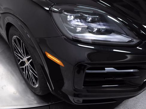 Certified 2026 Porsche Cayenne E-Hybrid Coupe AWD/4WD image 12