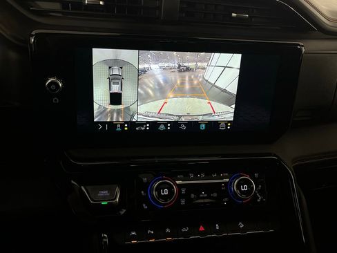 Used 2023 GMC Sierra 1500 AT4 w/ AT4 Preferred Package image 17