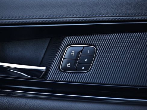 Used 2021 Lincoln Nautilus Reserve image 16