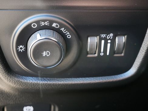 Used 2023 Jeep Grand Cherokee Limited w/ Luxury Tech Group II image 21