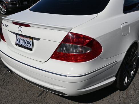 Used 2009 Mercedes-Benz CLK 550 Coupe image 14