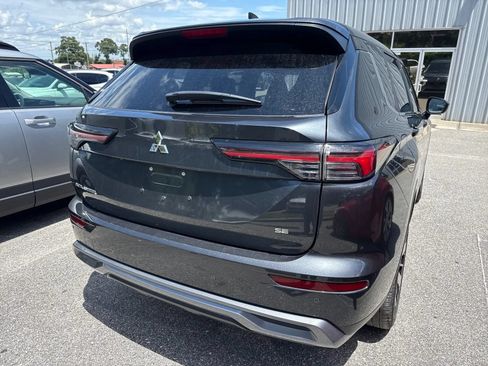 Used 2025 Mitsubishi Outlander AWD image 8