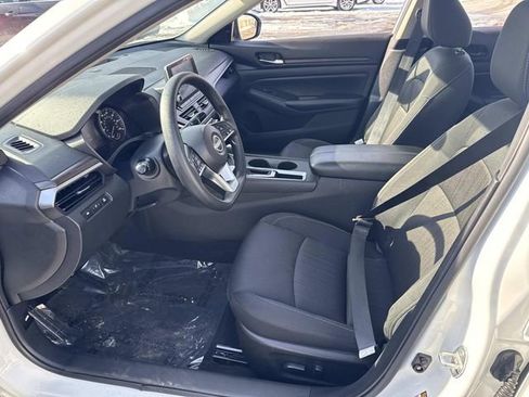 Used 2025 Nissan Altima 2.5 SV image 19