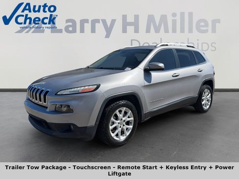 Used 2017 Jeep Cherokee Latitude w/ Comfort/Convenience Group FWD image 1