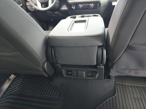 New 2024 GMC Sierra 1500 Elevation image 13