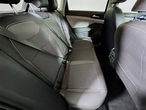 Used 2024 Volkswagen Taos SE image 25