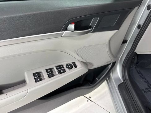 Used 2020 Hyundai Elantra SE FWD image 9